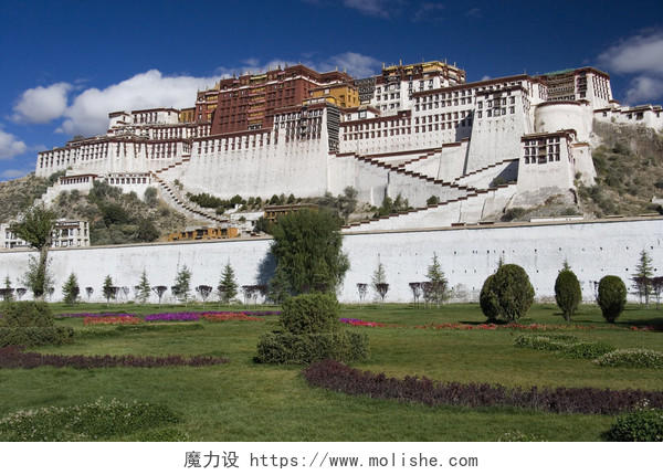拉萨的布达拉宫西藏旅游风景图